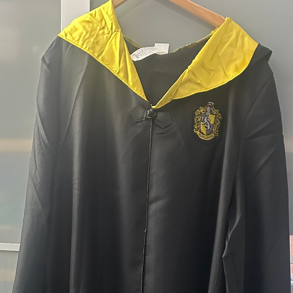 Wizarding World Official Hufflepuff Robe Adult L-XL